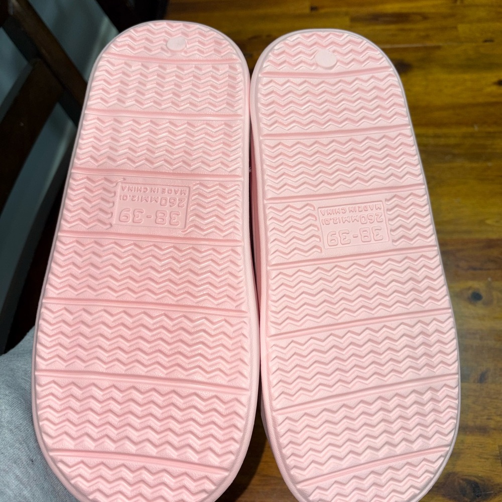 NWOT Disney Pink Minnie Mouse Kids Slippers - Picture 6 of 6